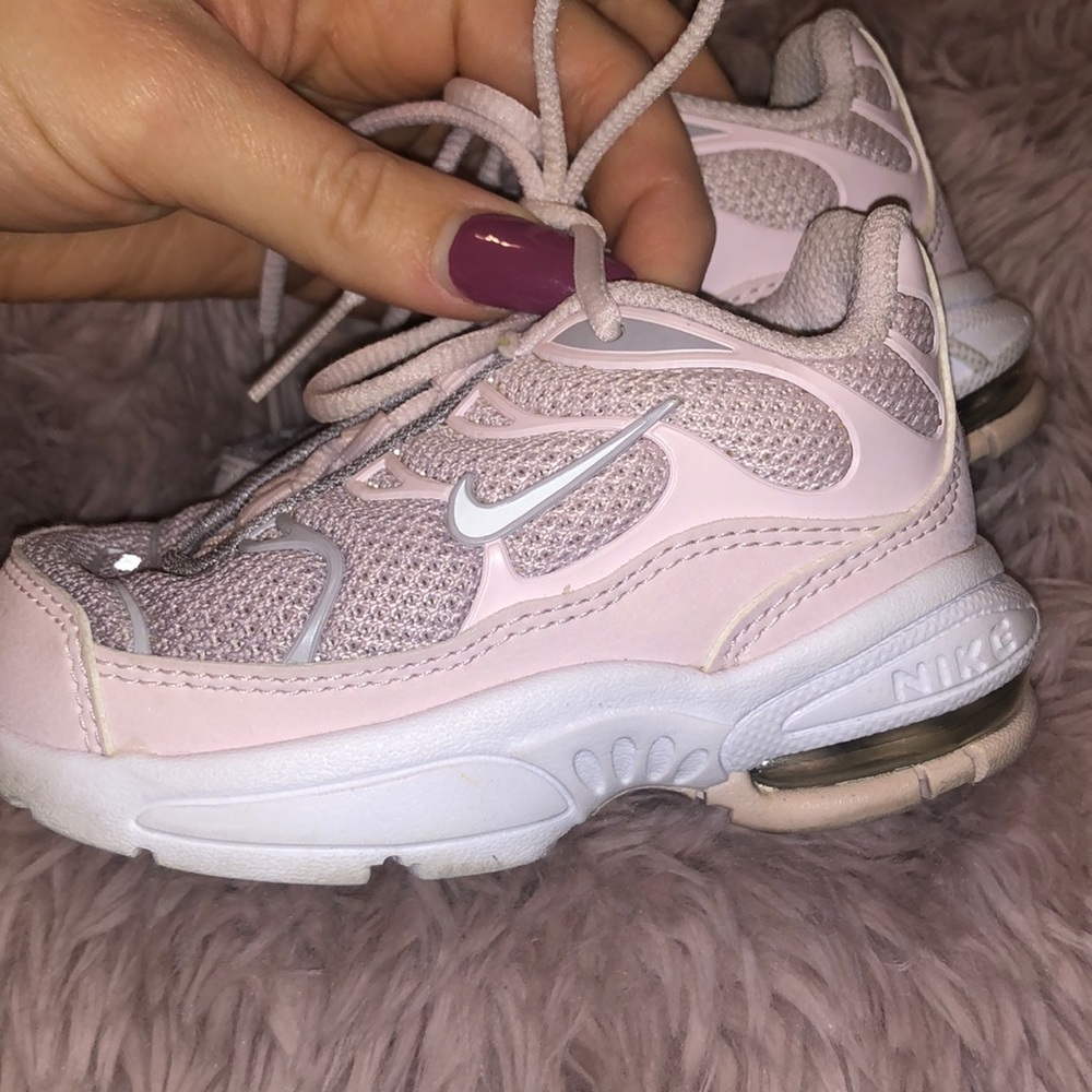 Baby Nike Maxair nude pink white and grey